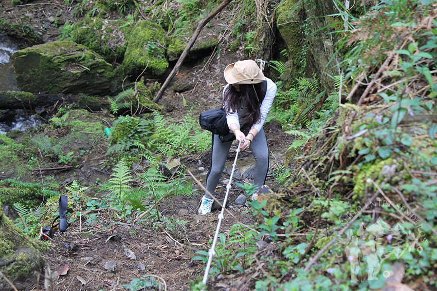 Descenso por una cuerda a la Catarata