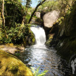 Salto agua río Escádebas