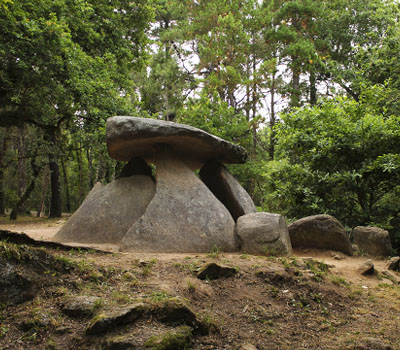 Dolmen de Axeitos o pedra do mouro