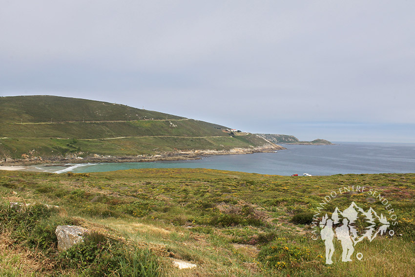 Camino hacia playa Seaia