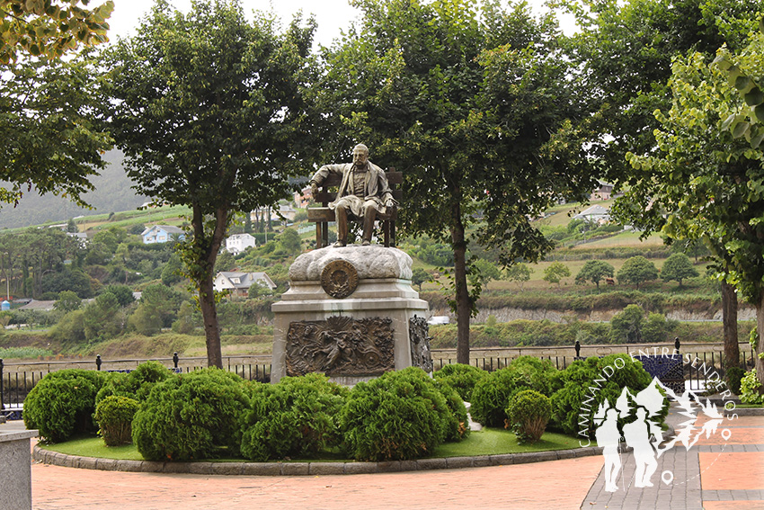 Estatua de Ramón de Campoamor