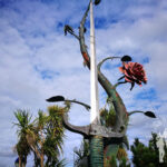 Escultura La espada y la rosa