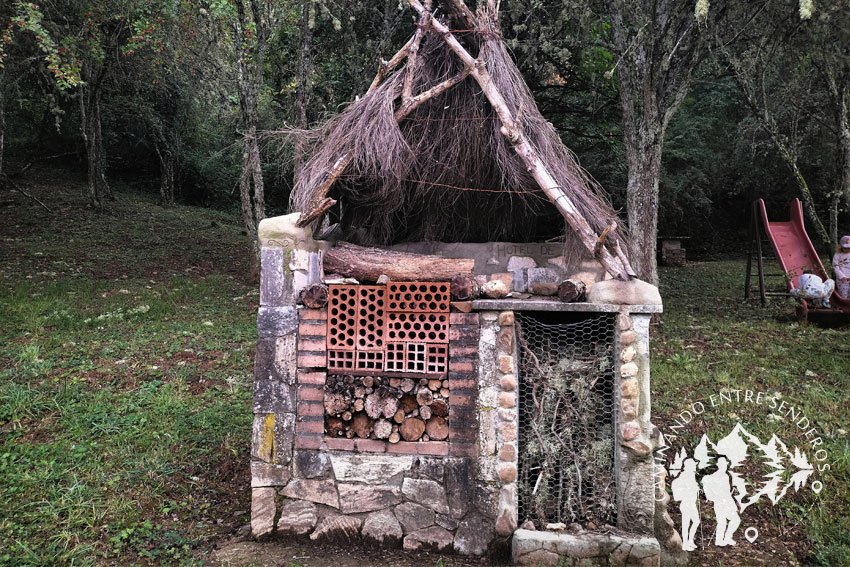 Hotel de insectos Merendero Barrancas de Santalla